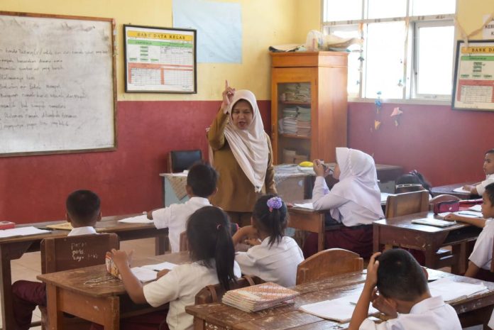 Ilustrasi Guru mengajar di Sekolah (Foto:Istimewa)