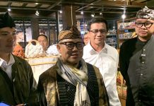 Cak Imin Bangga Kenakan Wastra Nusantara Berkelanjutan di Kunjungan ke Dusun Bambu Menko PMK, Muhaimin Iskandar (Foto: Istimewa)