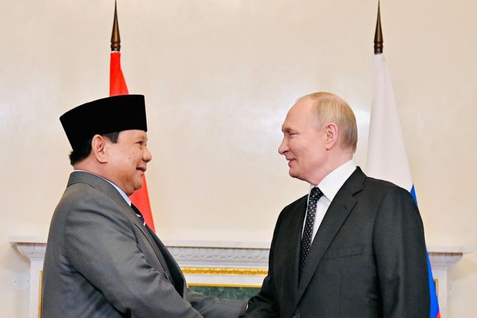 Presiden Prabowo Subianto bertemu dengan Presiden Rusia Vladimir Putin di Istana Constantine atau Konstantinovsky, St. Petersburg, Rusia, Kamis (19/6/2025). (Dok. Biro Pers Sekretariat Presiden)
