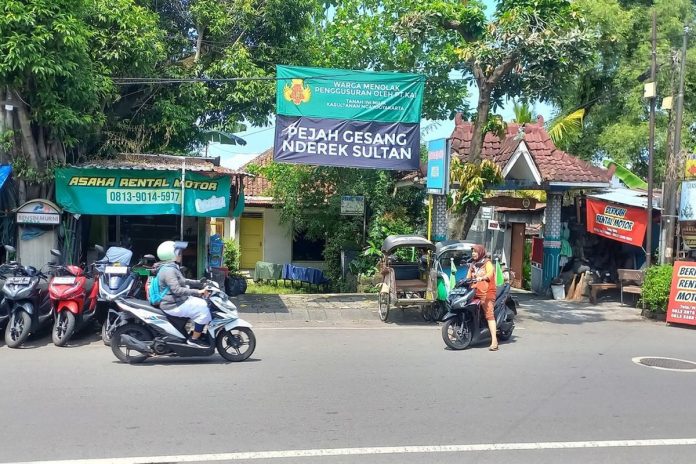 Spanduk tolak penggusuran di Stasiun Lempuyangan (Foto: Istimewa)