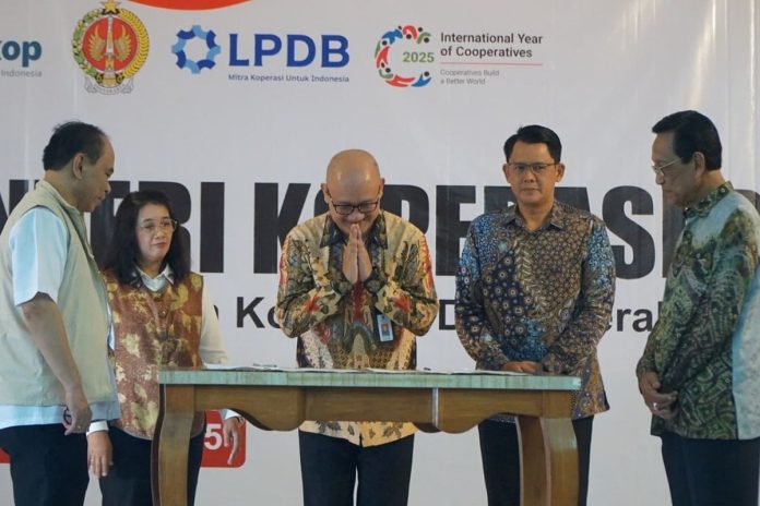 Kepala Kanwil Hukum DIY dengan Gubernur DIY, Sri Sultan (Foto: Istimewa)