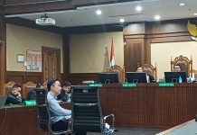 Tom Lembong Tegaskan Tak Temukan Kesalahan dan Kerugian dalam Impor Gula Menteri Perdagangan 2015-2016, Tom Lembong, saat dipersidangan (Foto: Istimewa)