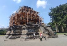 Candi Mendut Direstorasi, Pengunjung Dilarang Naik Hingga 2026 Proses pemugaran Candi Mendut (Foto: Istimewa)