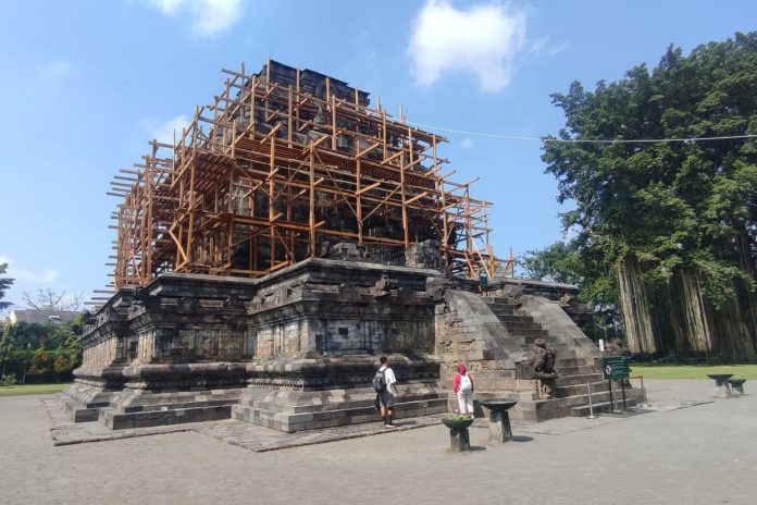 Proses pemugaran Candi Mendut (Foto: Istimewa)