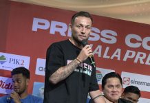 Pemain Persib Bandung, Marc Klok, berbicara kepada media di acara konferensi pers Piala Presiden 2025 di Jakarta pada Jumat (4/7/2025) - Foto: Istimewa