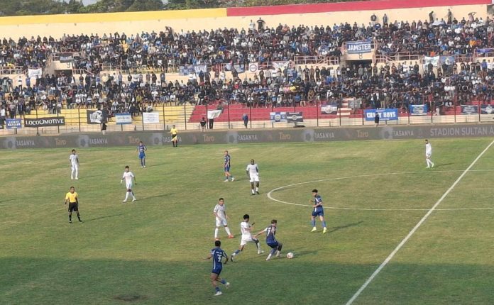 Pertandingan antara PSIM di Stadion Sultan Agung, Sabtu (16/8/2025) pekan lalu, menghadapi Arema. PSIM harus menerima sanksi Komdis PSSI karena adanya suporter yang kedapatan mendukung PSIM kala laga tandang di Stadion Gelora Bung Tomo, Surabaya. (Foto: Istimewa) Pertandingan antara PSIM di Stadion Sultan Agung, Sabtu (16/8/2025) pekan lalu, menghadapi Arema. PSIM harus menerima sanksi Komdis PSSI karena adanya suporter yang kedapatan mendukung PSIM kala laga tandang di Stadion Gelora Bung Tomo, Surabaya. (Foto: Istimewa)