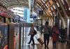 Sejumlah warga berada di peron LRT Jabodebek (Foto: KAI)