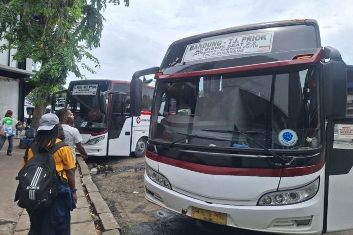 Ilustrasi bus di terminal (Foto: Istimewa)