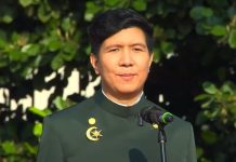 Windah Basudara saat jadi pembina upacara hari ulang tahun (HUT) RI di Lapangan Blok S, Jakarta Selatan, Minggu (17/8/2025)(YouTube by.U)