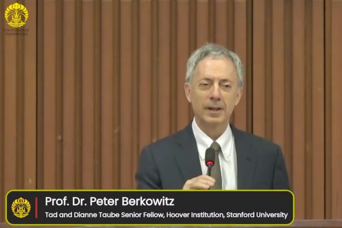 Peter Berkowitz jadi pembicara utama dalam acara Pengenalan Sistem Akademik Universitas (PSAU) Pascasarjana 2025.(Tangkapan layar YouTube Universitas Indonesia) Peter Berkowitz jadi pembicara utama dalam acara Pengenalan Sistem Akademik Universitas (PSAU) Pascasarjana 2025.(Tangkapan layar YouTube Universitas Indonesia)