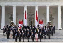 Para wakil menteri (wamen) berfoto bersama usai pelantikan wamen anggota kabinet Merah Putih di Istana Merdeka, Jakarta, Senin (21/10/2024).