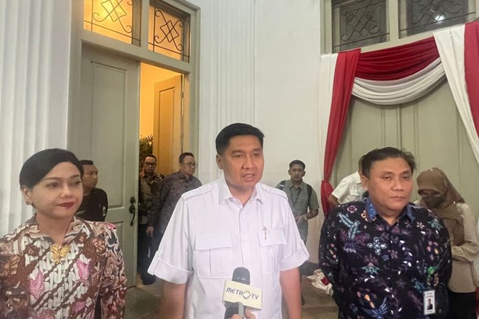 Ki-ka: Anggota Dewan Komisioner Otoritas Jasa Keuangan (OJK) Friderica Widyasari Dewi, Menteri PKP Maruarar Sirait, Komisioner BP Tapera Heru Pudyo Nugroho di Kantor Kemenkeu, Jakarta, Rabu (27/8/2025) Ki-ka: Anggota Dewan Komisioner Otoritas Jasa Keuangan (OJK) Friderica Widyasari Dewi, Menteri PKP Maruarar Sirait, Komisioner BP Tapera Heru Pudyo Nugroho di Kantor Kemenkeu, Jakarta, Rabu (27/8/2025)