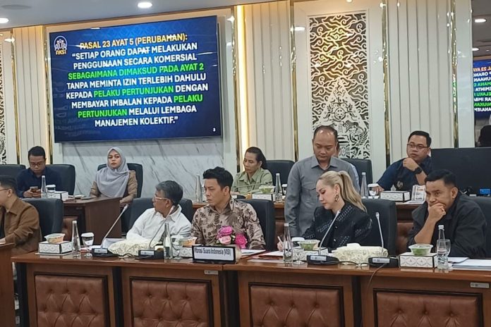Suasana rapat dengar pendapat umum RUU Hak Cipta antara Komisi XIII DPR RI dengan perwakilan pemerintah, LMKN, Musisi dan pencipta lagu, Rabu (27/8/2025) di Gedung DPR RI. Suasana rapat dengar pendapat umum RUU Hak Cipta antara Komisi XIII DPR RI dengan perwakilan pemerintah, LMKN, Musisi dan pencipta lagu, Rabu (27/8/2025) di Gedung DPR RI.