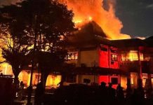 Gedung DPRD Solo Dibakar dalam Aksi Unjuk Rasa DPRD Solo di bakar (Foto: Istimewa)