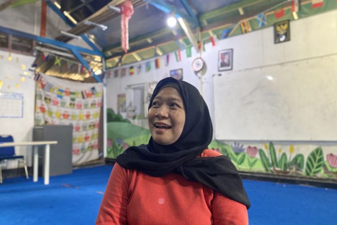 Iin, Kepala Sekolah SAAJA Setiabudi yang mendedikasikan hidupnya untuk anak-anak dari keluarga prasejahtera di Jakarta Selatan.(Hanifah Salsabila)