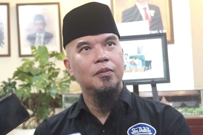 Ahmad Dhani ketika berada di Kantor DPRD Surabaya (Foto: Istimewa)
