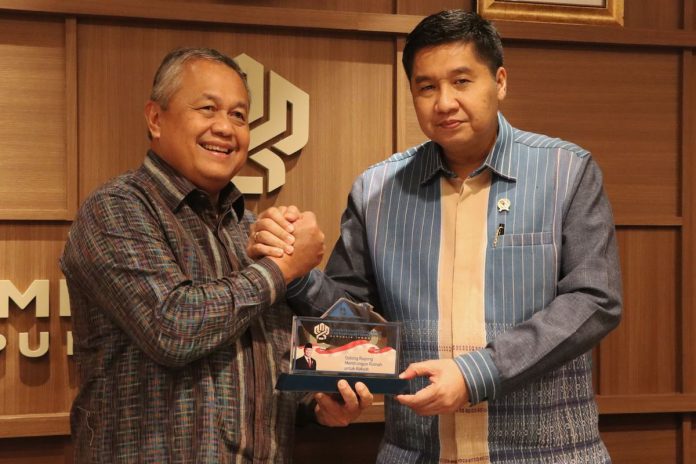 Gubernur Bank Indonesia (BI) Perry Warjiyo dan Menteri Perumahan dan Kawasan Permukiman (PKP) Maruarar Sirait dalam pertemuan yang membahas pelonggaran Giro Wajib Minium (GWM), Jumat (8/8/2025) Gubernur Bank Indonesia (BI) Perry Warjiyo dan Menteri Perumahan dan Kawasan Permukiman (PKP) Maruarar Sirait dalam pertemuan yang membahas pelonggaran Giro Wajib Minium (GWM), Jumat (8/8/2025)