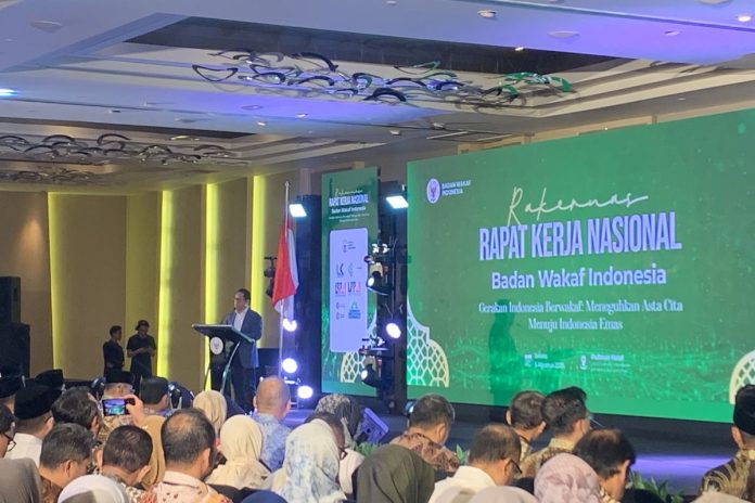 Ketua Badan Wakaf Indonesia (BWI) Kamaruddin Amin saat rapat dalam Rapat Kerja Nasional (Rakernas) BWI 2025 di Jakarta Pusat, Selasa (5/8/2025). (Foto: Kompas)