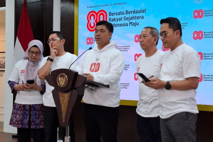 Wakil Menteri Sekretaris Negara (Wamensesneg) Juri Ardiantoro menyampaikan kegiatan di bulan kemerdekaan di Kantor Presiden, Kompleks Istana Kepresidenan, Jakarta Pusat, Jumat (1/8/2025)