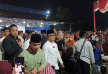 Gibran Sebut Gus Miftah Sebagai Guru yang Berani Memberi Teguran dan Masukan Wakil Presiden (Wapres) RI Gibran Rakabuming bersama Gus Miftah menghadiri Harlah Pondok Pesantren (Ponpes) Ora Aji ke-13 di Sleman, Daerah Istimewa Yogyakarta (DIY) pada Sabtu (2/8/2025) (Foto: Istimewa)