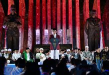 Tugu Proklamasi Jadi Saksi Doa Lintas Agama untuk Indonesia Menteri Agama (Menag) Nasaruddin Umar menyampaikan sambutan dalam acara doa kebangsaan di Tugu Proklamasi, Menteng, Jakarta Pusat, Jumat (1/8/2025). (Dok. Biro Pers Sekretariat Presiden)