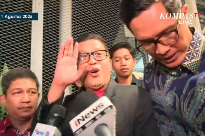 Sekretaris Jenderal (Sekjen) PDIP Hasto Kristiyanto resmi bebas dari Rumah Tahanan Komisi Pemberantasan Korupsi (Rutan KPK), Kuningan, Jakarta, Jumat (1/8/2025). (Hasil Tangkapan Layar Kanal YouTube KompasTV)