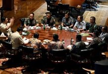 Prabowo Tegaskan Pertahanan Negara adalah Hal Vital dalam Pertemuan dengan Pimpinan TNI di Hambalang Presiden Prabowo Subianto memanggil pimpinan TNI, yakni Panglima TNI Agus Subiyanto dan jajaran bersama beberapa Menteri Kabinet Merah Putih di kediaman pribadinya di Hambalang, Kabupaten Bogor, Jawa Barat, Jumat (1/8/2025).(Dok. Instagram Sekretariat Kabinet)