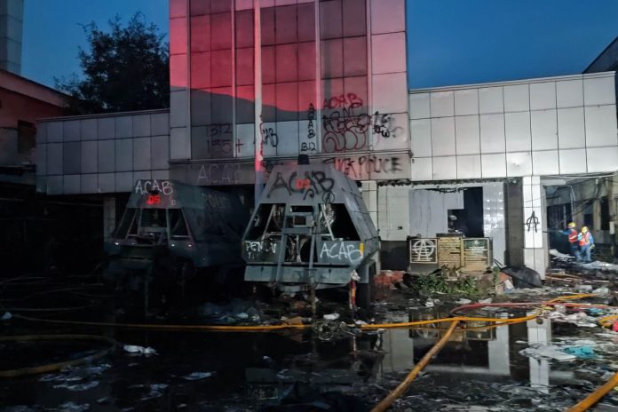 Situasi gedung Gegana di Kramat Raya yang terbakar. (Foto: Istimewa) Situasi gedung Gegana di Kramat Raya yang terbakar. (Foto: Istimewa)