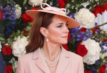 Princess of Wales, Kate Middleton saat menyambut Presiden Perancis, Emmanuel Macron dan istri, Brigitte Macron di London, Inggris, pada Selasa (8/7/2025).(Dok. AFP/CHRIS JACKSON)