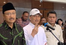 Wakil Gubernur Banten, Dimyati Natakusumah usai Penandatanganan Perjanjian Pinjam Pakai BMD Milik Pemda bersama Mensos Saifullah Yusuf, di Kantor Kemensos, Jakarta Pusat, Kamis (10/7/2035)