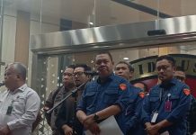 Kejagung Beberkan Kerugian Negara Rp 285 Triliun dalam Kasus Korupsi Pertamina Direktur Penyidikan Kejaksaan Agung, Abdul Qohar saat konferensi pers di Lobi Gedung Bundar Jampidsus Kejagung, Jakarta, Kamis (10/7/2025)