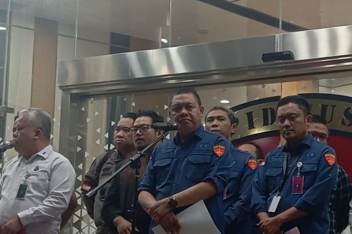 Direktur Penyidikan Kejaksaan Agung, Abdul Qohar saat konferensi pers di Lobi Gedung Bundar Jampidsus Kejagung, Jakarta, Kamis (10/7/2025)