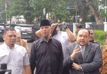Ancaman Cyber Bullying dan Dampak Seriusnya bagi Mental Anak Ahmad Dhani tiba di Komisi Perlindungan Anak Indonesia (KPAI) pada Rabu, (9/7/2025). (Foto: Istimewa)