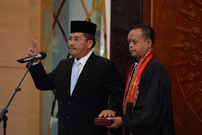 Sekretaris Daerah Provinsi Sumut Togap Simangunsong saat dilantik Gubernur Sumatera Utara (Sumut) Bobby Nasution di Gedung Serbaguna VIP Bandara Kualanamu Kabupaten Deliserdang, Jumat (11/7/2025)(Dok Pemprov Sumut) Sekretaris Daerah Provinsi Sumut Togap Simangunsong saat dilantik Gubernur Sumatera Utara (Sumut) Bobby Nasution di Gedung Serbaguna VIP Bandara Kualanamu Kabupaten Deliserdang, Jumat (11/7/2025)(Dok Pemprov Sumut)