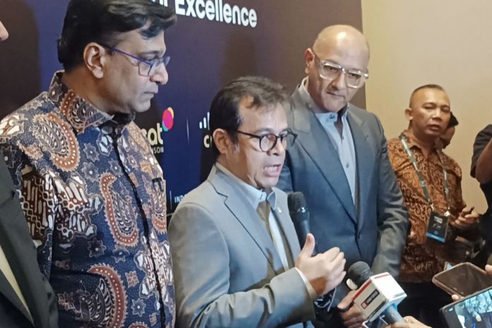 Wakil Menteri Komunikasi dan Digital (Wamenkomdigi) Nezar Patria usai menghadiri peluncuran Indonesia AI Center of Excellence (AI COE) di Jakarta, Jumat (11/7/2025).