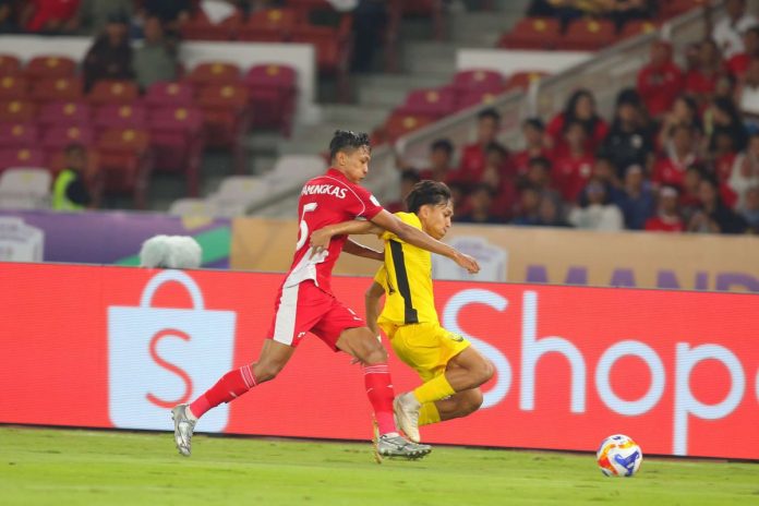 Pemain Timnas U23 Indonesia Dony Tri Pamungkas beraksi pada laga Indonesia vs Malaysia di Stadion Gelora Bung Karno di ajang ASEAN U23 Championship 2025 atau Piala AFF U23 2025 pada Senin (21/7/2025)