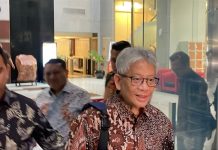 Eks Dirut Bank BJB Diperiksa KPK 9 Jam Terkait Kasus Korupsi Iklan Eks Direktur Utama Bank Pembangunan Daerah Jawa Barat dan Banten (BJB) Yuddy Renaldi usai diperiksa KPK di Gedung Merah Putih, Jakarta, Rabu (23/7/2025). (Foto: Kompas)