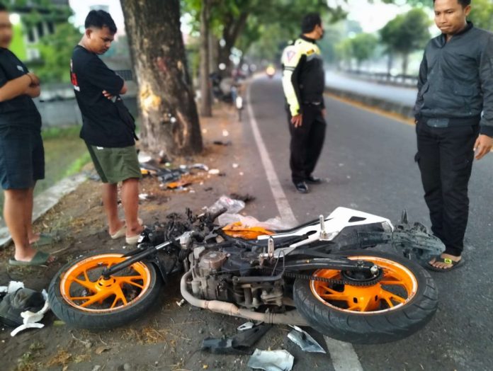 Kondisi motor yang ringsek usai mengalami kecelakaan tunggal di Banguntapan, Bantul, Minggu (7/9/2025). (Foto: Humas Polres Bantul)
