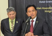 Menteri Koordinator Bidang Hukum, HAM, Imigrasi dan Pemasyarakatan (Menko Kumham Imipas), Yusril Ihza Mahendra dalam Konferensi Pers RUU Pemindahan Narapidana Antarnegara di Hotel Grand Sahid, Jakarta, Selasa (19/8/2025) (Foto: Kompas)