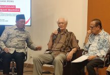 Guru Besar Filsafat Sekolah Tinggi Filsafat (STF) Driyarkara, Franz Magnis Suseno atau Romo Magnis (tengah) dalam konferensi pers Gerakan Nurani Bangsa, di Jakarta, Rabu (3/9/2025)