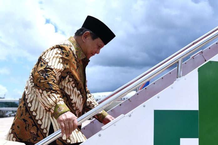Presiden Prabowo Subianto bertolak kembali ke Jakarta usai menghadiri sekaligus membuka Sidang Tanwir dan Resepsi Milad ke-112 Muhammadiyah di Kupang, Nusa Tenggara Timur (NTT), Rabu (4/12/2024).(Dok. Biro Pers Sekretariat Presiden)
