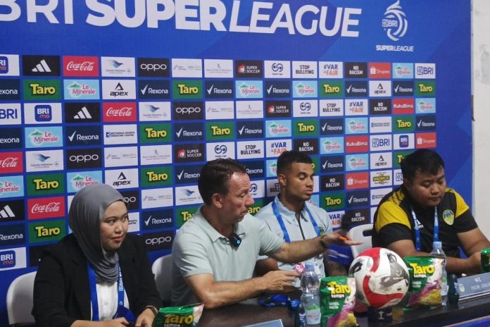 Pelatih PSIM Yogyakarta, Jean-Paul van Gastel, memberikan komentar setelah laga melawan Borneo FC pada Super League 2025-2026, Minggu (14/9/2025) - Foto: Istimewa) Pelatih PSIM Yogyakarta, Jean-Paul van Gastel, memberikan komentar setelah laga melawan Borneo FC pada Super League 2025-2026, Minggu (14/9/2025) - Foto: Istimewa)