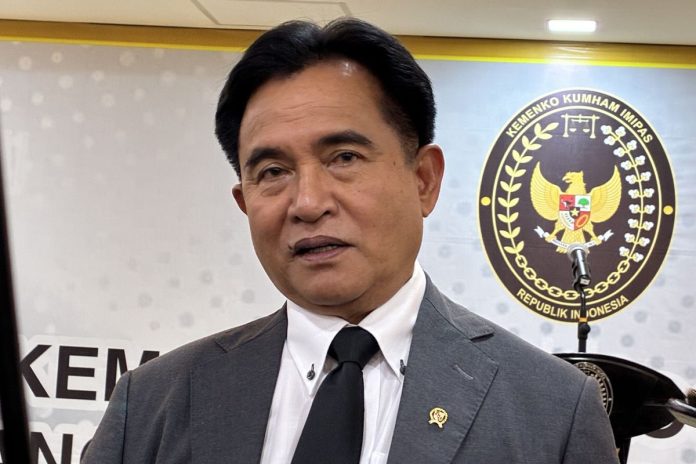 Menteri Koordinator Bidang Hukum, Hak Asasi Manusia, Imigrasi, dan Pemasyarakatan (Menko Kumham Imipas) Yusril Ihza Mahendra di Kantor Kumham Imipas, Jakarta, Selasa (16/9/2025).